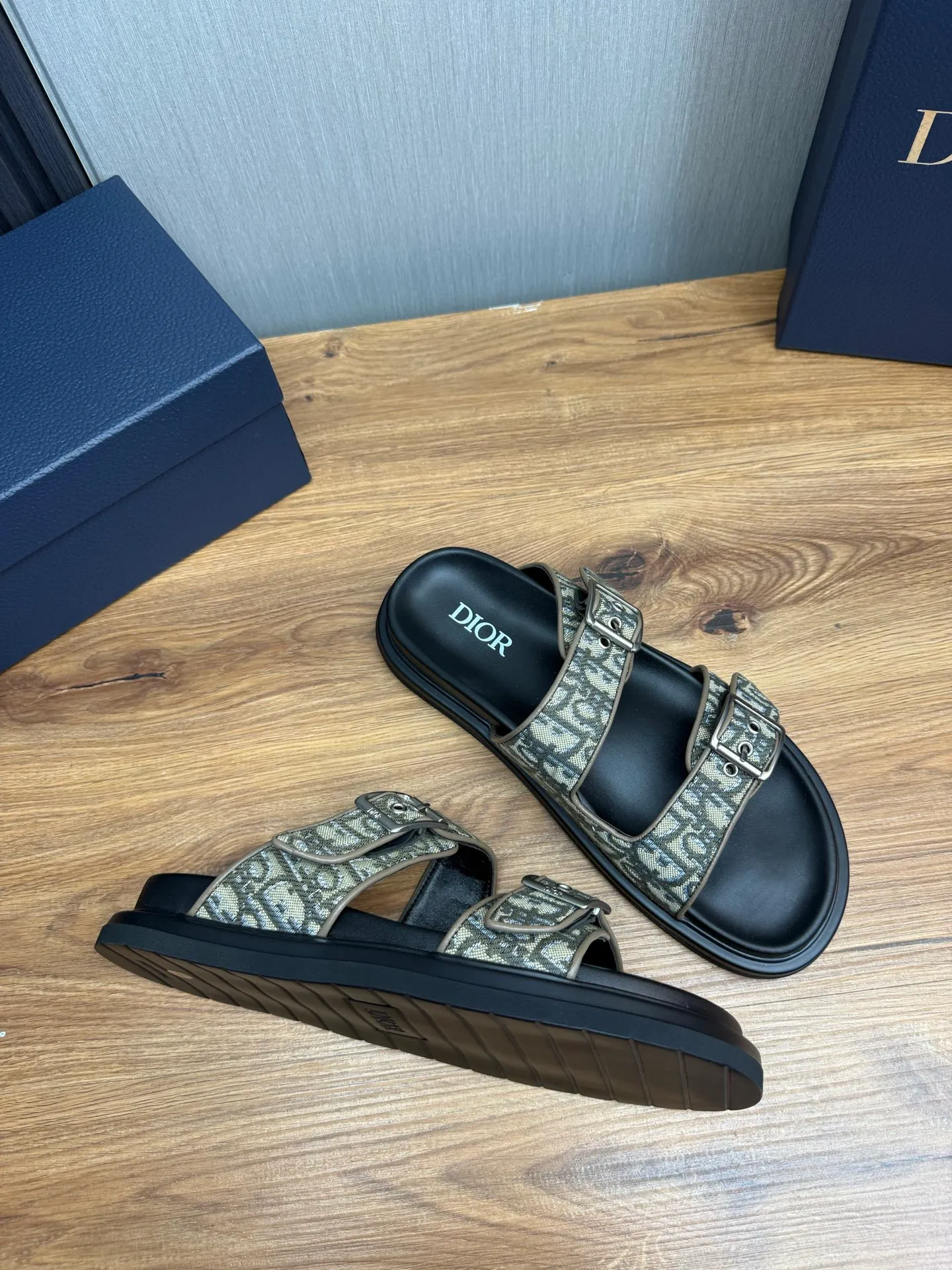 Men's shoes 💰300💰 Dior. Men's slippers 🩴Official website 1:1 production 38-45 yards 45 46 🉑️Customized original material shipped✅